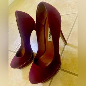 Steve Madden “Kiss” heels in Burgundy size 6M